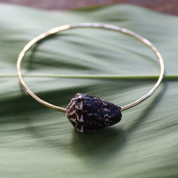 Size 7.5 Gold 14 GA - Shell Bangle