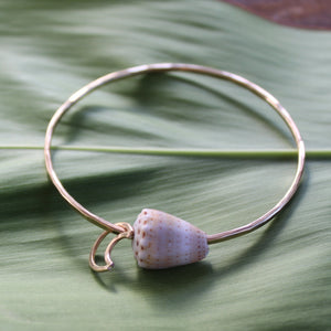 Size 7.75 Gold 12 GA - Shell & Moon Charm Bangle