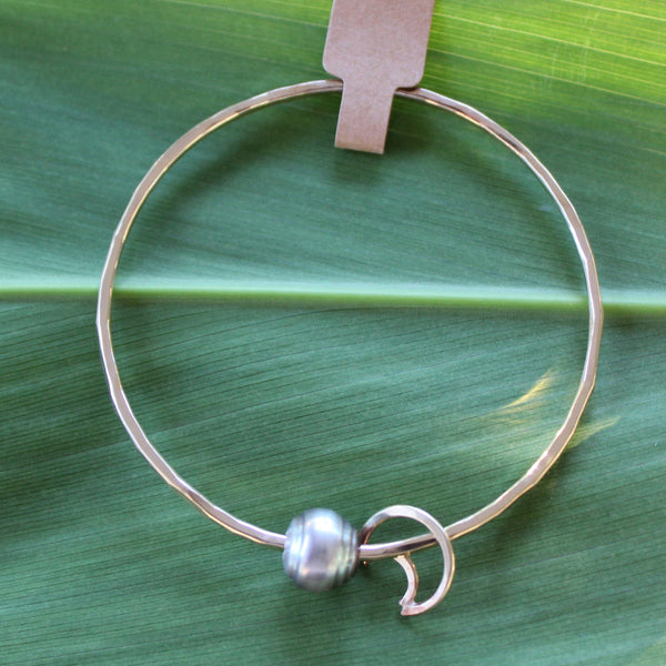 Size 7.5 Gold 12 GA - Edison Pearl & Moon Charm Bangle