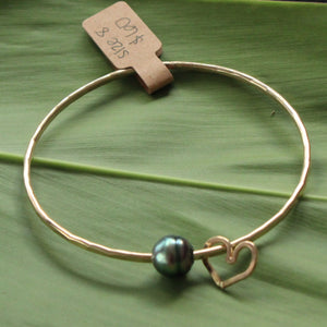 Size 8 Gold 12 GA - Peacock Baroque Pearl & Heart Charm Bangle