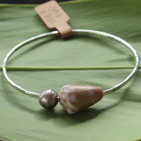 Size 8 Silver 12 GA - Shell & Lavender Pearl Bangle